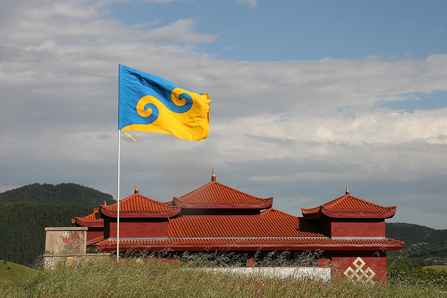bandera-centro-budista-karmapa-mikyo-dorje-navarra-spain.jpg
